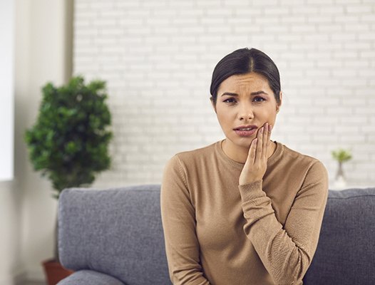 Woman needing tooth extractions in Phoenix